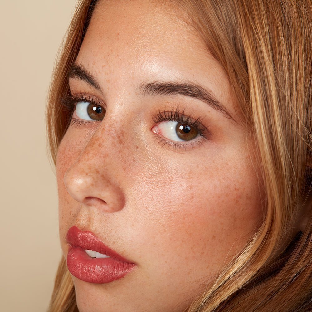 Hot Line Long-Wearing Lip Liner